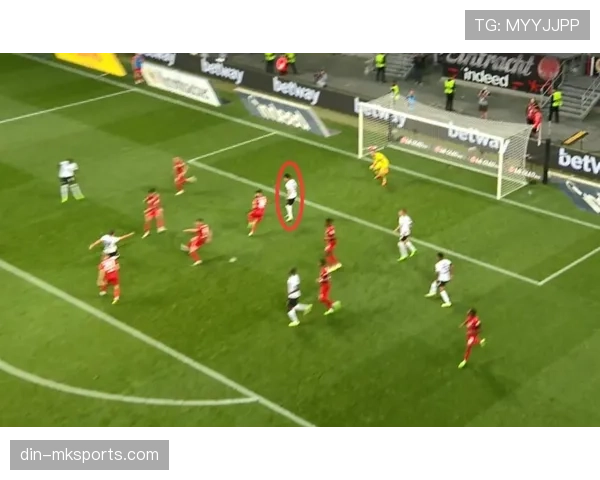 门将规则详解：关键判罚条件及比赛中限制规范